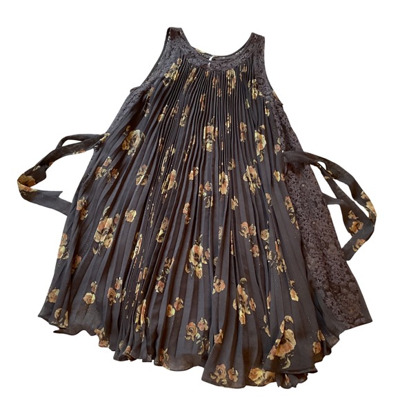 Free People Dresses & Skirts - Free People Floral Pleated Lace Trim Sleeveless Mini Dress Charcoal Grey Medium